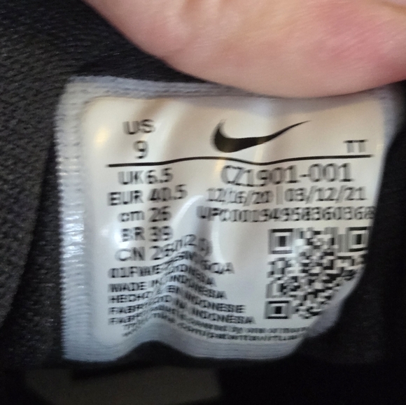 Nike Black Athletic Shoes with Cushioned Sole and Mesh Upper - Picture 5 of 10
